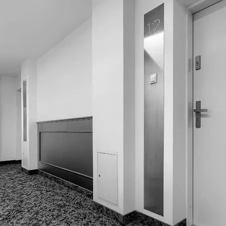 Black Pearl Deluxe In Old Town Apartament *