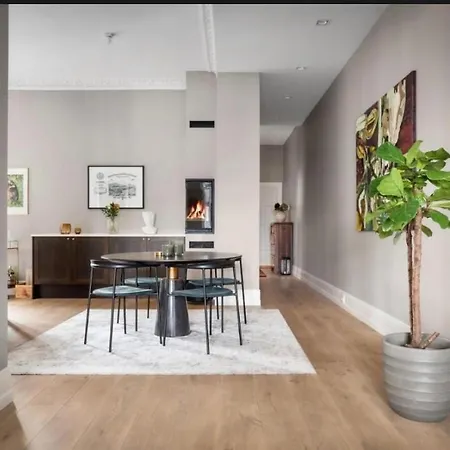 Black Pearl Deluxe In Old Town Apartament